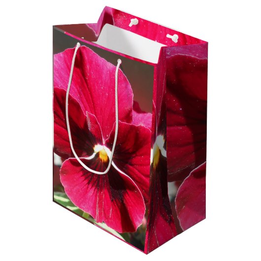 Lucrezia Mittlere Geschenktüte (Vorderseite Schrägansicht)