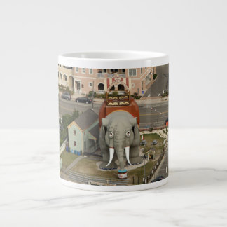 Lucy die Elefant-Tasse Jumbo-Tasse