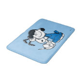 Lucy Hugging Snoopy Badematte (Schrägansicht)