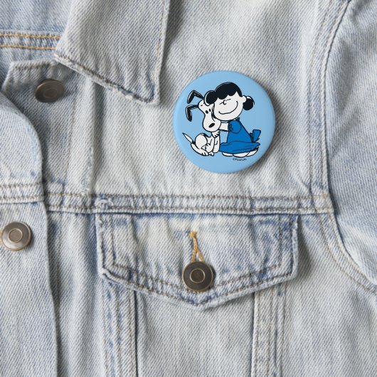 Lucy Hugging Snoopy Button (Beispiel)