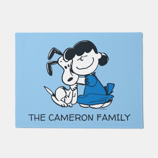 Lucy Hugging Snoopy Fußmatte (Vorderseite)