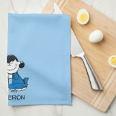 Lucy Hugging Snoopy Geschirrtuch (Viertel Falte)