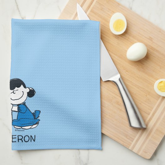 Lucy Hugging Snoopy Geschirrtuch (Viertel Falte)