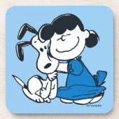 Lucy Hugging Snoopy Getränkeuntersetzer (Vorderseite)