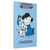 Lucy Hugging Snoopy Klemmbrett (Rechts)