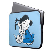 Lucy Hugging Snoopy Laptopschutzhülle (Vorderseite Links)