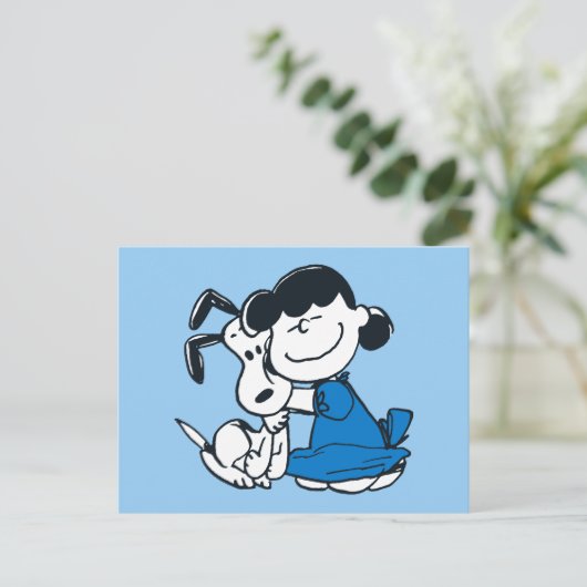 Lucy Hugging Snoopy Postkarte (Stehend Vorderseite)