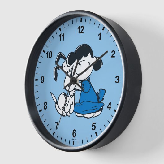 Lucy Hugging Snoopy Uhr (Winkel)