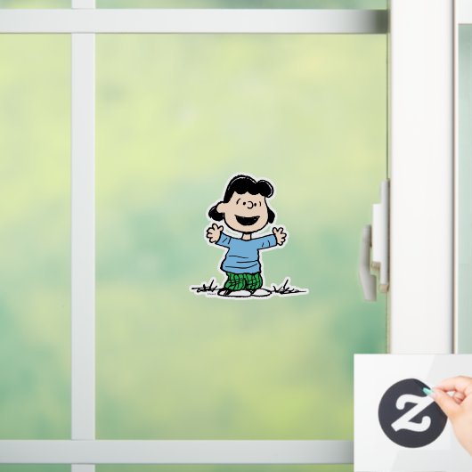 Lucy mit Waffen weit Fensteraufkleber (Zuhause)