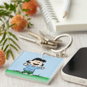 Lucy mit Waffen weit Schlüsselanhänger (Vorderseite rechts)