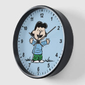Lucy mit Waffen weit Uhr (Winkel)