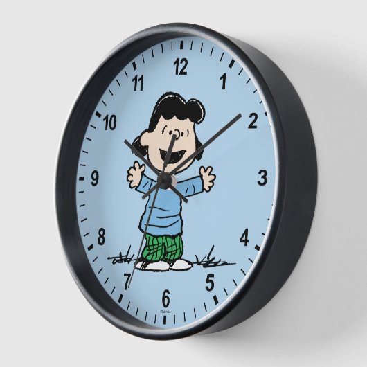 Lucy mit Waffen weit Uhr (Winkel)