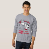 Lucy Pulls Fußball von Charlie Brown Sweatshirt (Vorne ganz)