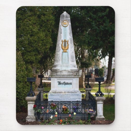 Ludwig Van Beethovens Grave Mousepad (Vorne)