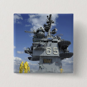 Luftabteilung Sailors testen die Sprinkleranlage Button