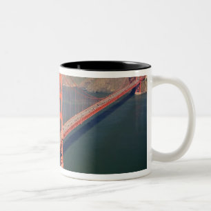 Luftansicht der Golden Gate Bridge in der 2 Zweifarbige Tasse