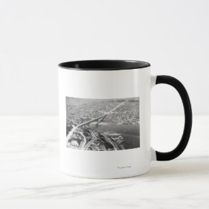 Luftaufnahme der Aurora-Brücke Tasse