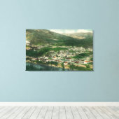 Luftaufnahme der CityKennett, CA Leinwanddruck (Insitu (Holzboden))