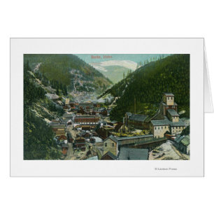 Luftaufnahme der Stadt und des MountainsBurke,