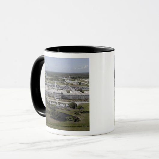 Luftaufnahme des Kennedy Space Center Tasse (Vorderseite Links)