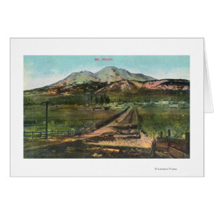 Luftaufnahme des Tales und des Mt. Shasta