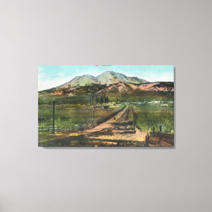 Luftaufnahme des Tales und des Mt. Shasta Leinwanddruck