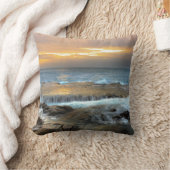 Luftaufnahme Fotografie von Rocky Shore Kissen (Decke)