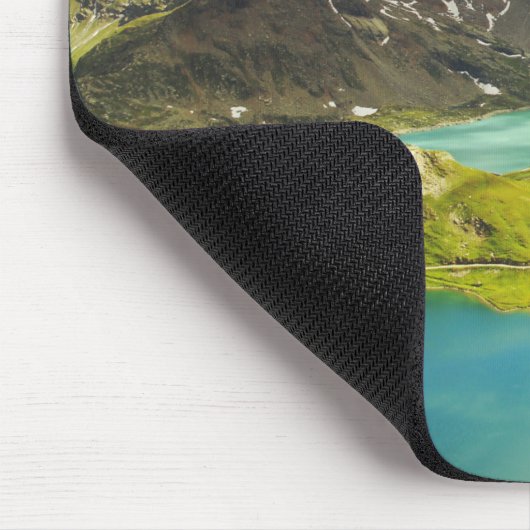 Luftaufnahme von Berg und Gewässer Mousepad (Ecke)