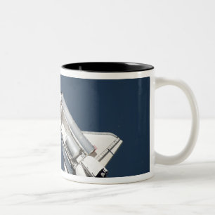 Luftaufnahme von Raumfähre-Entdeckung 2 Zweifarbige Tasse