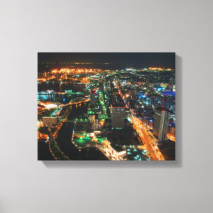 Luftaufnahmen von städtischen Gebäude nachts Leinwanddruck