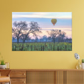 Luftballon über Weinhof Leinwanddruck (Insitu (Wohnzimmer))