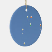 Luftballons am blauen Himmel Keramikornament (Rechts)