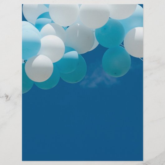 Luftballons, die im blauen Himmel fliegen Flyer (Vorne)