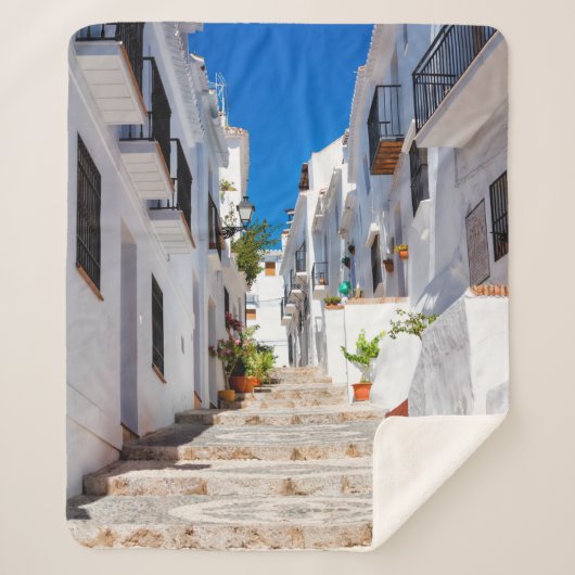 Luftbild der weißen Stadt Frigiliana bei sonnigen Sherpadecke (Vorderseite)