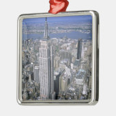 Luftbild des Empire State Gebäude und Ornament Aus Metall (Links)