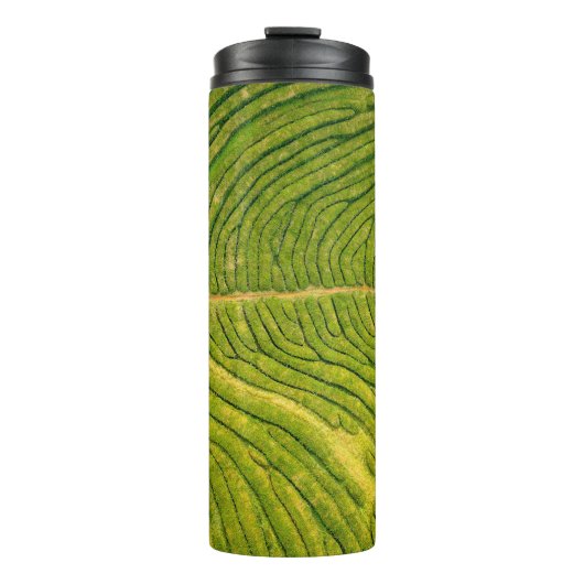 Luftbild des grünen Freifeldes Thermosbecher (Vorderseite)