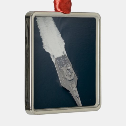 Luftbild des Küstenkampfschiffs Ornament Aus Metall (Rechts)