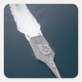 Luftbild des Küstenkampfschiffs Quadratischer Aufkleber (Vorderseite)