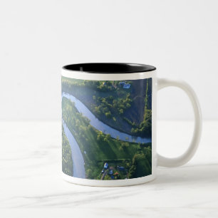 Luftbild des Roten Flusses im Norden Zweifarbige Tasse