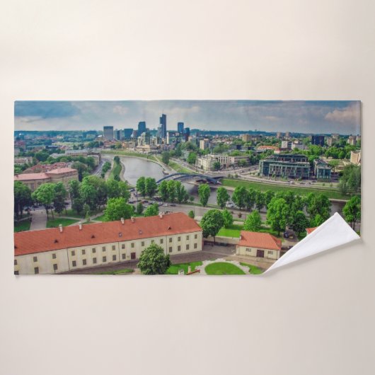 Luftbild von Vilnius, Litauen Badehandtuch (Badehandtuch)