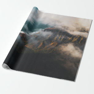 LUFTBILDfotografie EINES MIT NEBEL BEDECKTEN BERGE Geschenkpapier