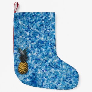 Luftbildfotografie von Ananas auf dem Körper des W Kleiner Weihnachtsstrumpf
