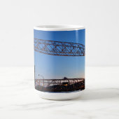 Luftbrücke Duluth Minnesota Kaffeetasse (Mittel)