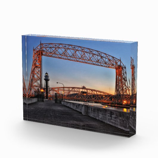 Luftbrücke und Leuchtturm Duluth Minnesota Fotoblock (Rechts)