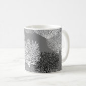 Lüfterkorallenprint, Silbergrau/Grau Kaffeetasse (VorderseiteRechts)