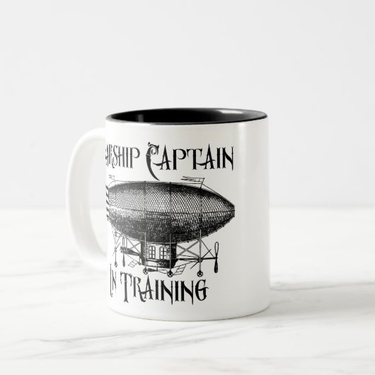 Luftschiff-Kapitän im Training, Steampunk Zweifarbige Tasse (Vorderseite Links)