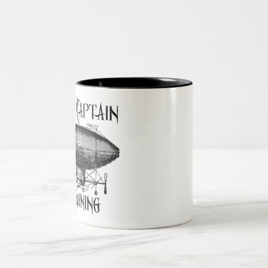 Luftschiff-Kapitän im Training, Steampunk Zweifarbige Tasse (Mittel)