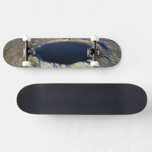 Luftschiff Pingualuit Krater, Quebec, Kanada. Skateboard (Horizontal)