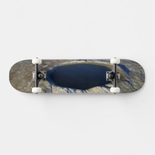 Luftschiff Pingualuit Krater, Quebec, Kanada. Skateboard