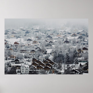 LUFTSICHT AUF DAS DORF MIT SCHNEE POSTER
